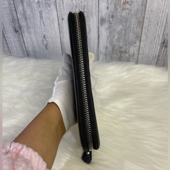 SALVATORE FERRAGAMO continental zip leather wallet in black - Picture 8 of 17